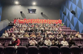 春光與你們都是這世界最好的風(fēng)景，節(jié)日快樂！